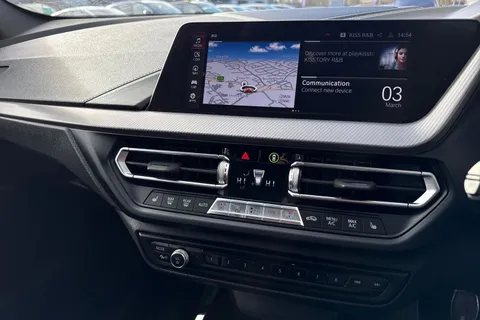 DA72CGF BMW 1 Series 118d M Sport 5dr [Live Cockpit Professional] Thumbnail #42