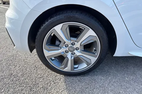 13 of 51 for Audi A1 S line 30 TFSI 116 PS 6-speed