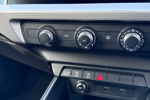 22 of 51 for Audi A1 S line 30 TFSI 116 PS 6-speed