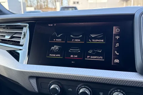 30 of 51 for Audi A1 S line 30 TFSI 116 PS 6-speed