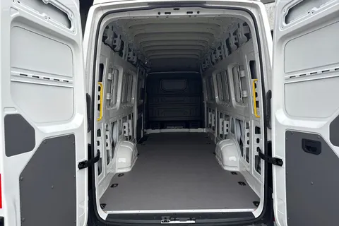 PF75YFV Volkswagen Crafter 2.0 TDI 177PS Commerce Plus Super High Roof Van Thumbnail #7