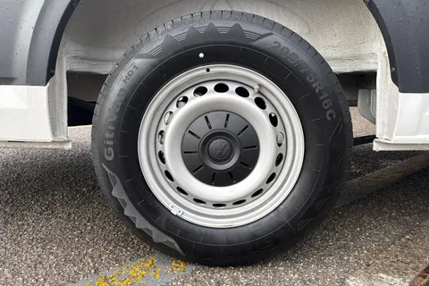 PF75YFV Volkswagen Crafter 2.0 TDI 177PS Commerce Plus Super High Roof Van Thumbnail #11