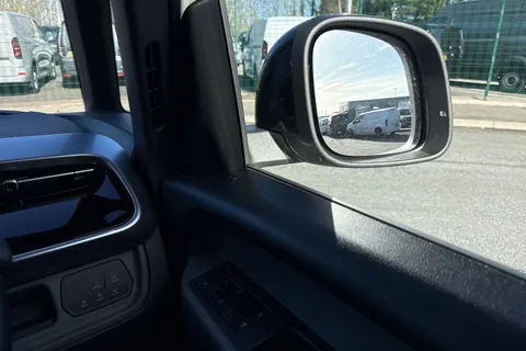 KN73UFP Volkswagen ID. Buzz 150kW Life Pro 77kWh 5dr Auto Thumbnail #21