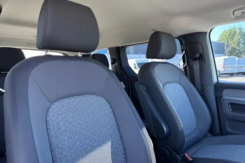 KN73UFP Volkswagen ID. Buzz 150kW Life Pro 77kWh 5dr Auto Thumbnail #24