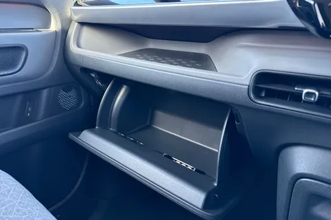 KN73UFP Volkswagen ID. Buzz 150kW Life Pro 77kWh 5dr Auto Thumbnail #33