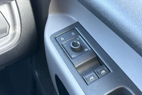 KN73UFP Volkswagen ID. Buzz 150kW Life Pro 77kWh 5dr Auto Thumbnail #36