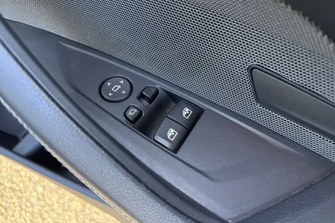 NK71XHN BMW 4 Series 2.0 420d MHT M Sport Auto xDrive Euro 6 (s/s) 2dr Thumbnail #48