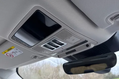 DX75NHG Land Rover Discovery 3.0 D350 Dynamic HSE 5dr Thumbnail #25