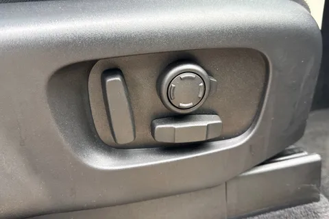 DX75NHG Land Rover Discovery 3.0 D350 Dynamic HSE 5dr Thumbnail #35