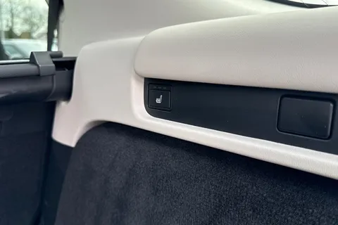 DX75NHG Land Rover Discovery 3.0 D350 Dynamic HSE 5dr Thumbnail #39