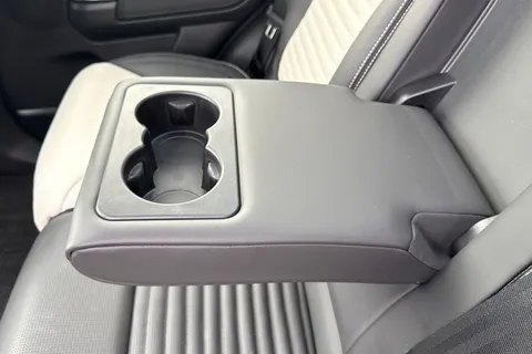 DX75NHG Land Rover Discovery 3.0 D350 Dynamic HSE 5dr Thumbnail #43