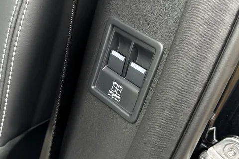 DX75NHG Land Rover Discovery 3.0 D350 Dynamic HSE 5dr Thumbnail #44