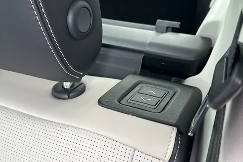 DX75NHG Land Rover Discovery 3.0 D350 Dynamic HSE 5dr Thumbnail #45