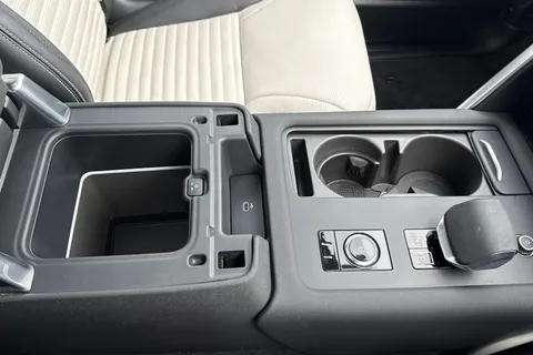 DX75NHG Land Rover Discovery 3.0 D350 Dynamic HSE 5dr Thumbnail #52