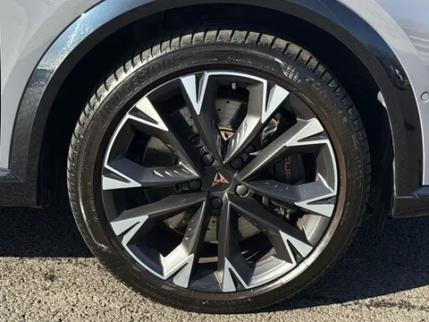 KR25VFN CUPRA Formentor 2.0 TSI 333 VZ2 5dr DSG 4Drive**PANORAMIC SUNROOF** Thumbnail #25