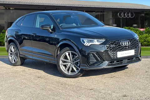KD23GSY Audi Q3 Black Edition 45 TFSI quattro 245 PS S tronic Thumbnail #2
