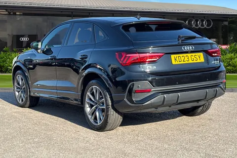 KD23GSY Audi Q3 Black Edition 45 TFSI quattro 245 PS S tronic Thumbnail #3