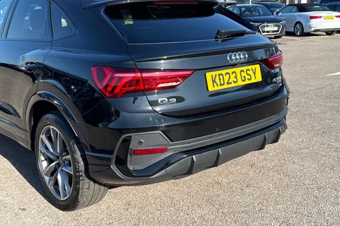 KD23GSY Audi Q3 Black Edition 45 TFSI quattro 245 PS S tronic Thumbnail #9