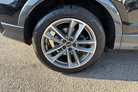 KD23GSY Audi Q3 Black Edition 45 TFSI quattro 245 PS S tronic Thumbnail #14