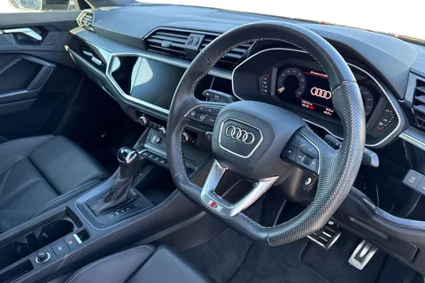 KD23GSY Audi Q3 Black Edition 45 TFSI quattro 245 PS S tronic Thumbnail #15