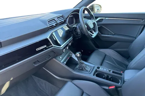 KD23GSY Audi Q3 Black Edition 45 TFSI quattro 245 PS S tronic Thumbnail #16