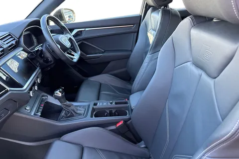 KD23GSY Audi Q3 Black Edition 45 TFSI quattro 245 PS S tronic Thumbnail #17