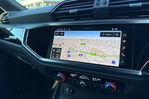 KD23GSY Audi Q3 Black Edition 45 TFSI quattro 245 PS S tronic Thumbnail #18