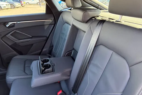 KD23GSY Audi Q3 Black Edition 45 TFSI quattro 245 PS S tronic Thumbnail #20