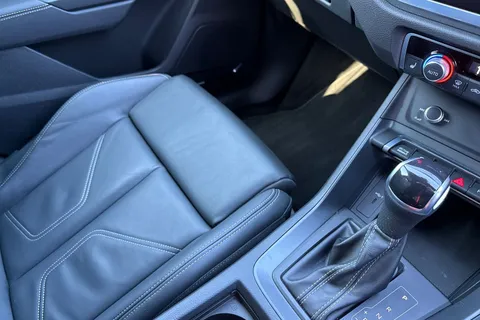 KD23GSY Audi Q3 Black Edition 45 TFSI quattro 245 PS S tronic Thumbnail #21