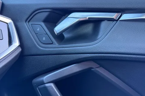 KD23GSY Audi Q3 Black Edition 45 TFSI quattro 245 PS S tronic Thumbnail #22