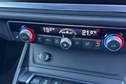 KD23GSY Audi Q3 Black Edition 45 TFSI quattro 245 PS S tronic Thumbnail #23