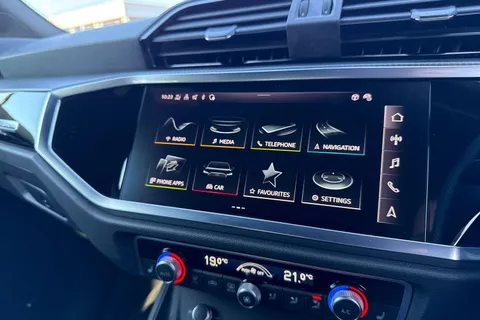 KD23GSY Audi Q3 Black Edition 45 TFSI quattro 245 PS S tronic Thumbnail #35