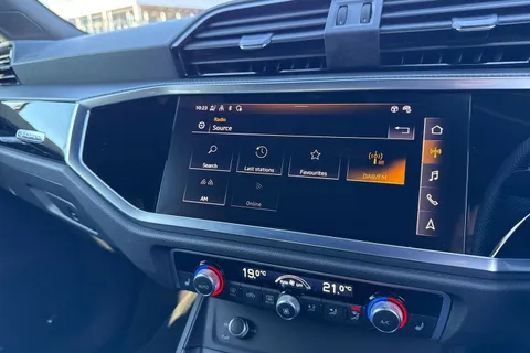 KD23GSY Audi Q3 Black Edition 45 TFSI quattro 245 PS S tronic Thumbnail #37