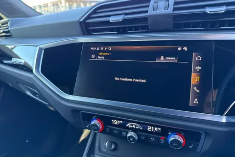 KD23GSY Audi Q3 Black Edition 45 TFSI quattro 245 PS S tronic Thumbnail #38