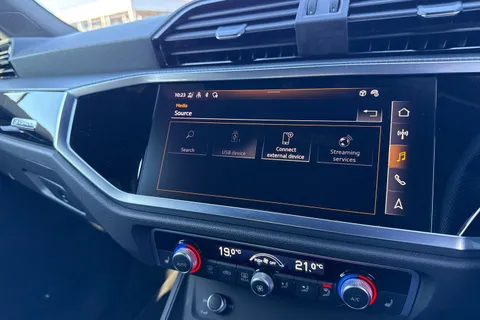 KD23GSY Audi Q3 Black Edition 45 TFSI quattro 245 PS S tronic Thumbnail #39