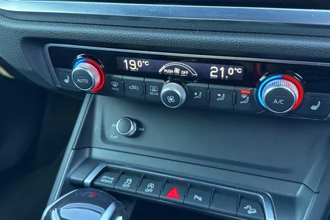 KD23GSY Audi Q3 Black Edition 45 TFSI quattro 245 PS S tronic Thumbnail #50