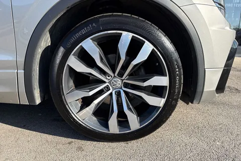 CE66PDZ Volkswagen Tiguan 2.0 TDI BlueMotion Tech R-Line DSG 4Motion Euro 6 (s/s) 5dr Thumbnail #11