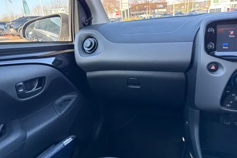 KT18VFE PEUGEOT 108 1.0 Active Euro 6 3dr Thumbnail #19