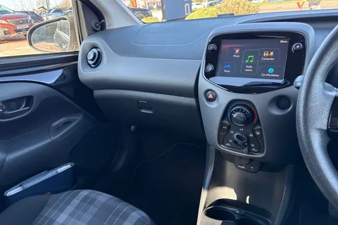 KT18VFE PEUGEOT 108 1.0 Active Euro 6 3dr Thumbnail #43