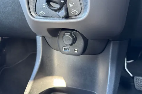 KT18VFE PEUGEOT 108 1.0 Active Euro 6 3dr Thumbnail #52