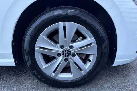 BL72LFW Volkswagen Golf 1.5 TSI Life Euro 6 (s/s) 5dr Thumbnail #8