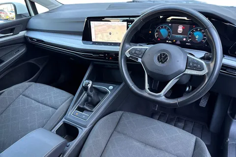 BL72LFW Volkswagen Golf 1.5 TSI Life Euro 6 (s/s) 5dr Thumbnail #9