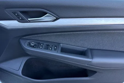 BL72LFW Volkswagen Golf 1.5 TSI Life Euro 6 (s/s) 5dr Thumbnail #19