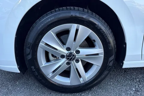 BL72LFW Volkswagen Golf 1.5 TSI Life Euro 6 (s/s) 5dr Thumbnail #23