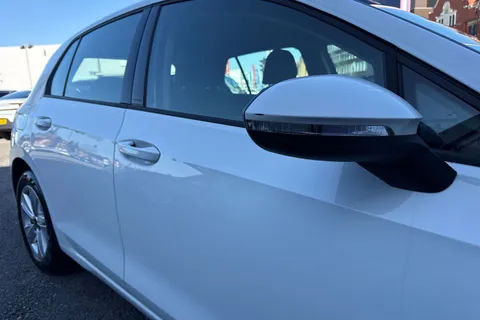 BL72LFW Volkswagen Golf 1.5 TSI Life Euro 6 (s/s) 5dr Thumbnail #32