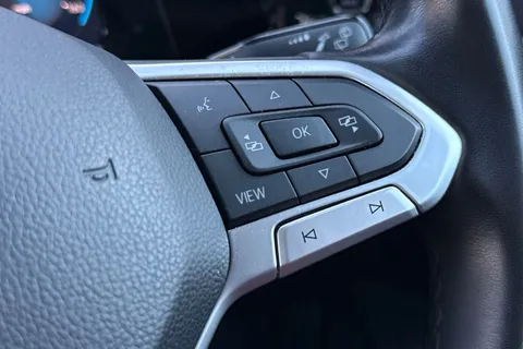 BL72LFW Volkswagen Golf 1.5 TSI Life Euro 6 (s/s) 5dr Thumbnail #35