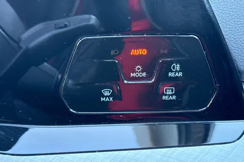 BL72LFW Volkswagen Golf 1.5 TSI Life Euro 6 (s/s) 5dr Thumbnail #38