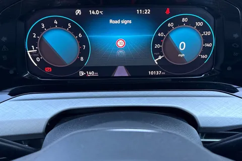 BL72LFW Volkswagen Golf 1.5 TSI Life Euro 6 (s/s) 5dr Thumbnail #39