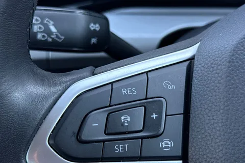 BL72LFW Volkswagen Golf 1.5 TSI Life Euro 6 (s/s) 5dr Thumbnail #41