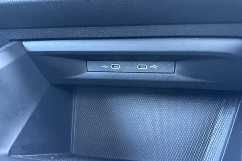 BL72LFW Volkswagen Golf 1.5 TSI Life Euro 6 (s/s) 5dr Thumbnail #46